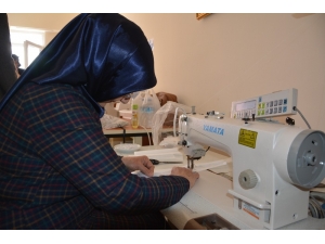 Usta Öğretici Kadınlar Maske Üretimine Başladı