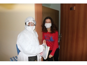 Vali Deniz’den Karantina Sürecindeki Vatandaşlara Kitap Hediyesi