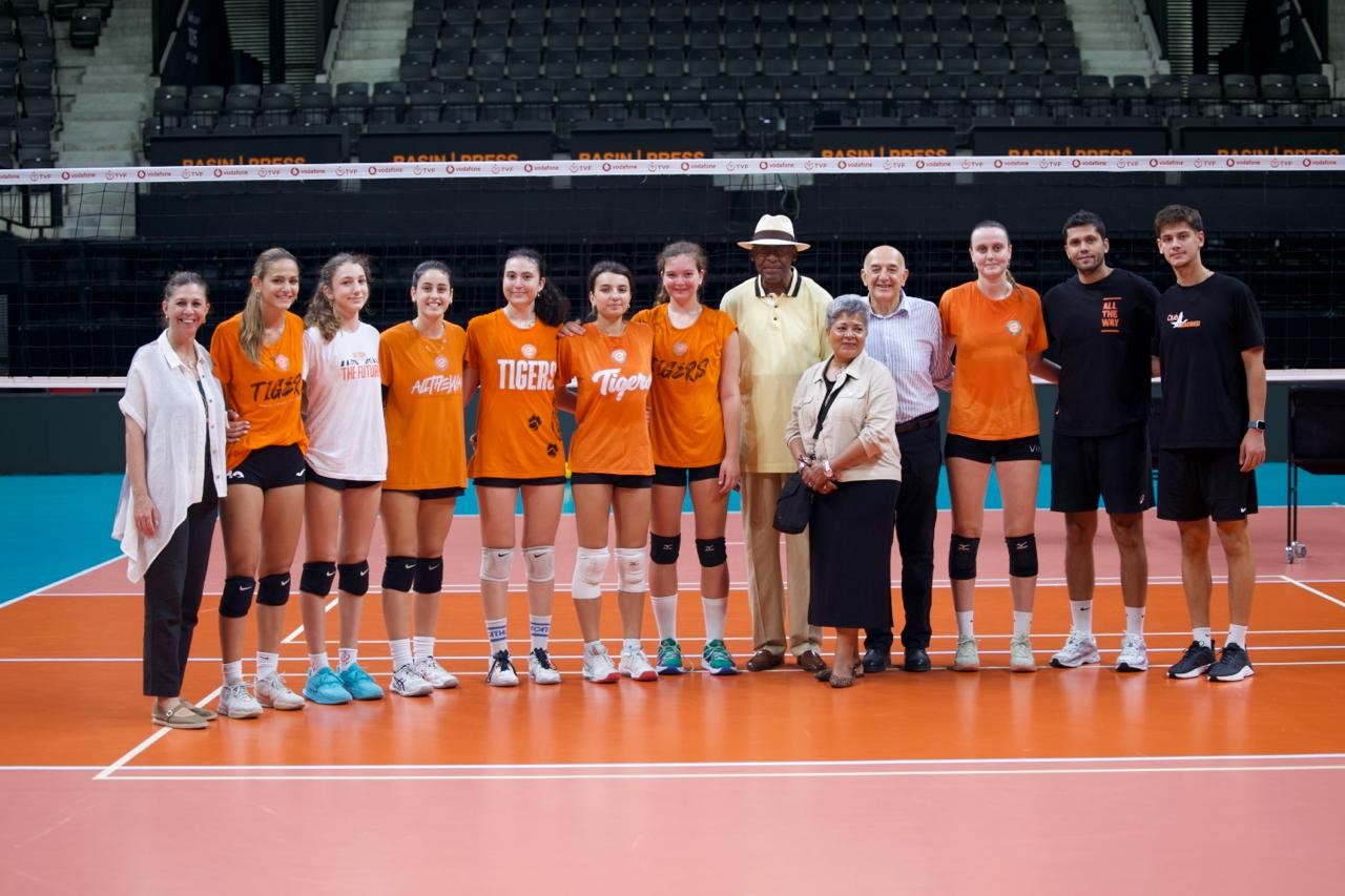 eczacibasi-spor-kulubu-60-yilinda-basketbol-efsanelerini-yeni-evinde-agirladi