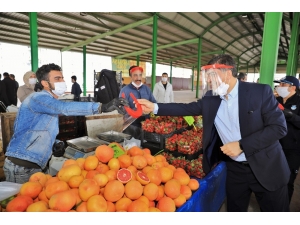 Fadıloğlu Pazarcı Esnafına Maske Dağıttı