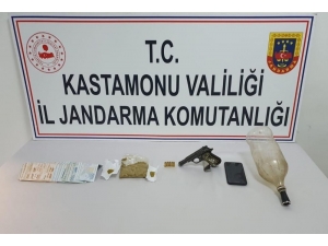 Jandarmadan Uyuşturucuyla Mücadelede 2 Kişiyi Yakaladı