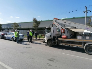 Kamyonetle Otomobil Çarpıştı: 1 Yaralı