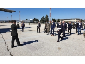 Msb: "Karadağ’ın Ardından Beraberindeki Sağlık Malzemelerini Kuzey Makedonya’ya Taşıyan Uçağımız Üsküp’e İndi."