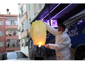 Elazığ’da Evdeki Gençlere Kürsübaşılı Sürpriz Doğum Günü