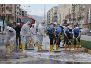 Cizre Belediyesi Caddeleri Dezenfekte Ediyor