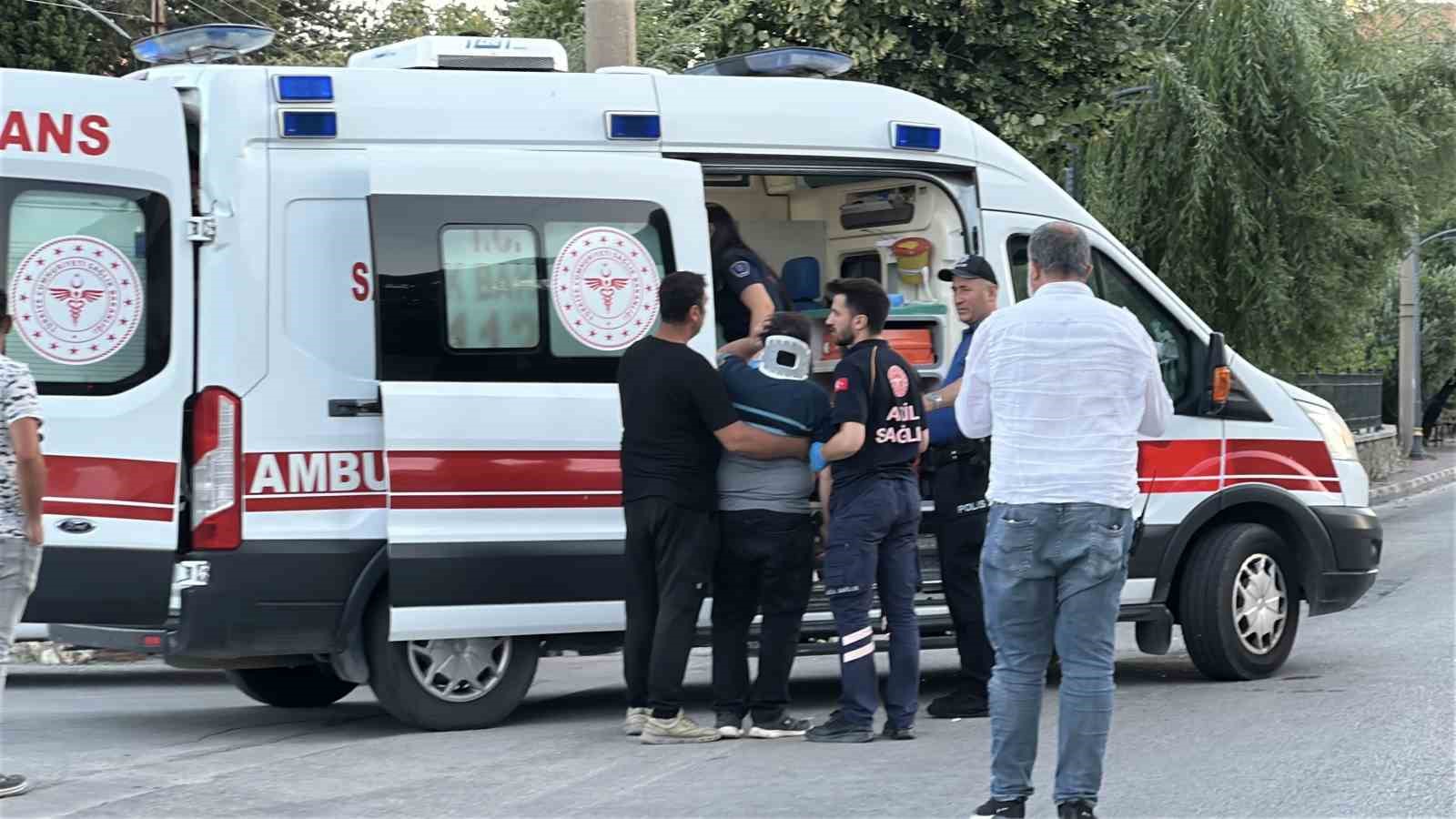 burdur-da-hafif-ticari-arac-ile-motosiklet-carpisti-1-i-agir-2-yarali