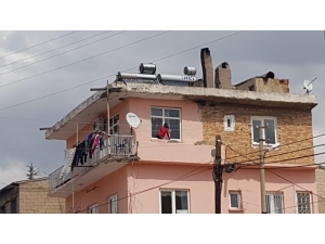 Çocukların Tehlikeli Oyununu Muhtar Önledi