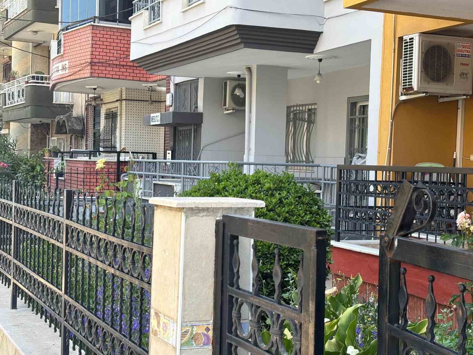 manisa-da-esini-olduren-adam-annesini-kurtarmaya-calisan-kizini-da-darbetti