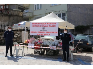 Simav’da ’İhtiyacı Olan Alsın’ Standı