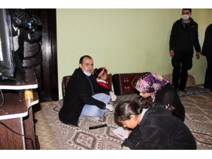 Kaymakam Can’dan Derslerini Takip Edemeyen Öğrencilere Televizyon