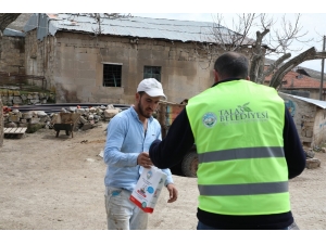 Başkan Yalçın Kırsalda Hijyen Çantası Dağıttı