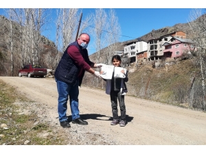 Köy Okulu Öğretmenleri Öğrencilerini Yalnız Bırakmadı