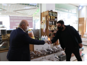 Kapı Kapı Gezip On Binlerce Maske Dağıttılar