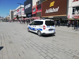 Esenyurt’ta Polisten Arapça "Evde Kal" Anonsu