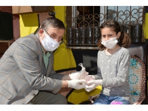 Bilgisayar İçin Biriktirdikleri Parayı Milli Dayanışma Kampanyasına Bağışladılar