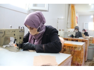 Bayırbucak Türkmeni Kadınlar, Ürettikleri Maskeleri Kaymakamlığa Teslim Etti