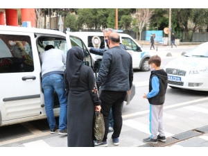 10 Yaşındaki Oğluyla Sokağa Çıkan Baba Ve Anneye Cezai İşlem