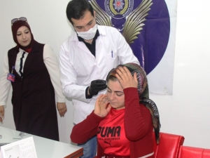 İşitme Engelli Genç Kadının ’Duyma’ Sevinci