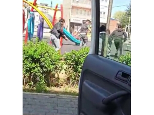 Bursa’da 20 Yaş Altı Gençlerin Zabıtadan Kaçış Anı Kameraya Böyle Yansıdı