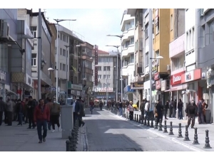 Virüs Dinlemeyen Gaziantepliler Çarşı Pazara Akın Ediyor