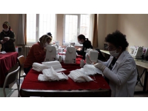 Çınarcık Belediyesi,halk Eğitim Müdürlüğü İle Birlikte Maske Üretiyor