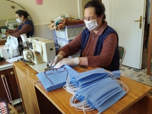 Koçarlı Belediyesi Ve Kadınlar El Ele Maske Üretimine Başladı