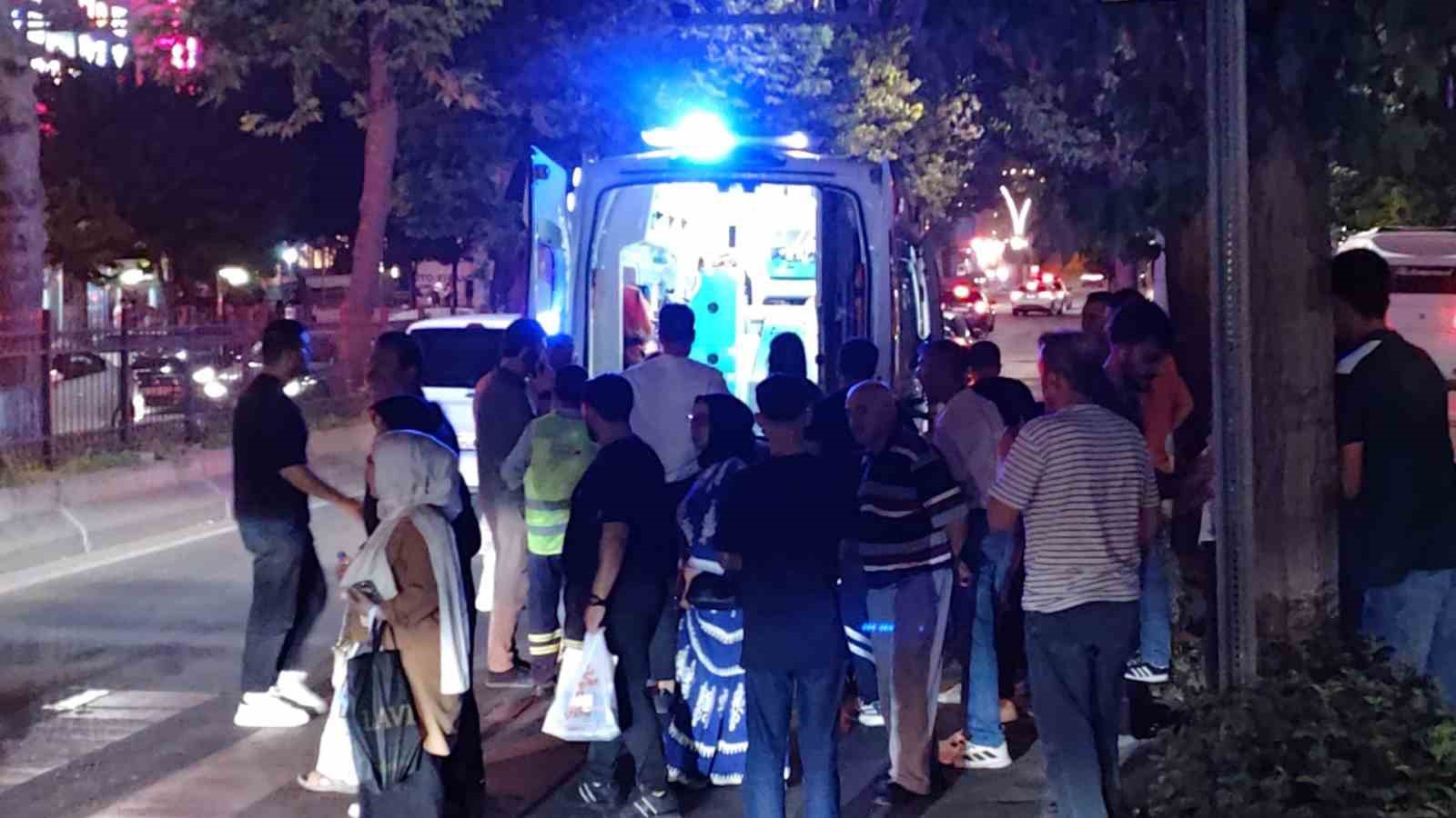 genc-kiza-yaya-gecidinden-gecerken-iki-arac-carpti