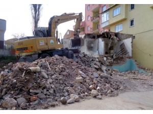 Osmangazi Metruk Binalardan Temizleniyor