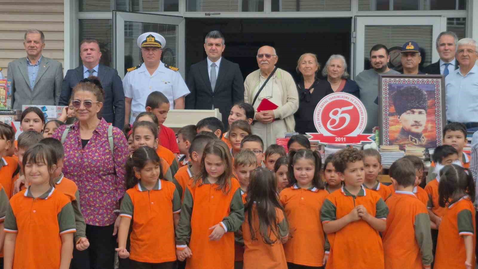 silah-arkadaslarindan-sehidin-adini-tasiyan-okula-anlamli-destek
