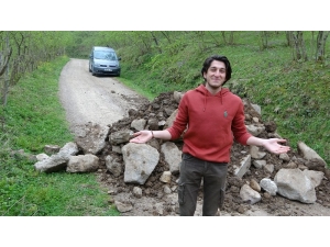 İki İlin Alternatif Köy Yoluna ‘Molozlu’ Barikat