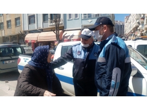 Pazara Girmek İsteyen Yaşlı Kadın: “Bırakın Beni, Kendim Görüp Alayım”