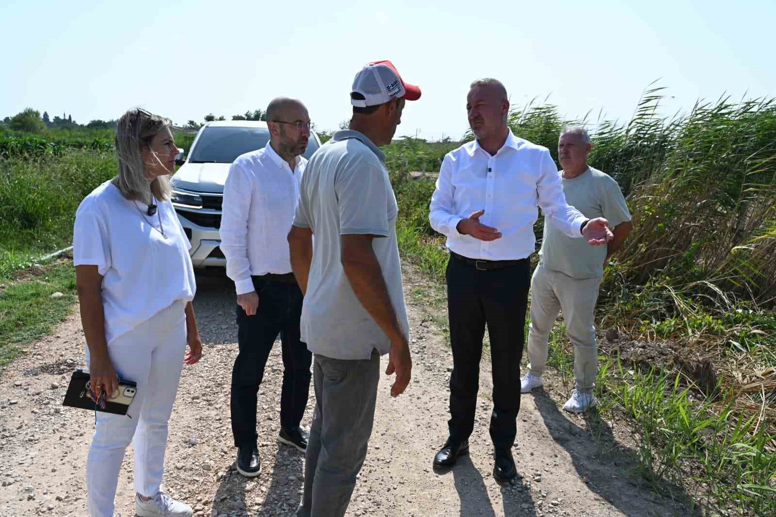 karacabey-belediyesi-kirsaldaki-arazi-yollarini-duzenleniyor