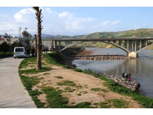 Cizre Polisi Park Ve Nehirlerdeki Vatandaşları Anonslarla Dağıttı