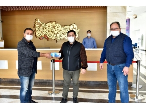 Fabrikalarda 50 Bin Maske Dağıtıldı
