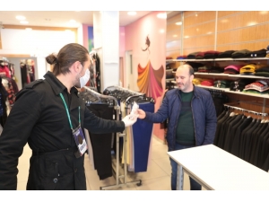 Akhisar Belediyesinden Vatandaşlara Maske Desteği