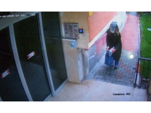 Elindeki Sıvıyı Asansör Ve Kapılara Süren Kadın Aranıyor