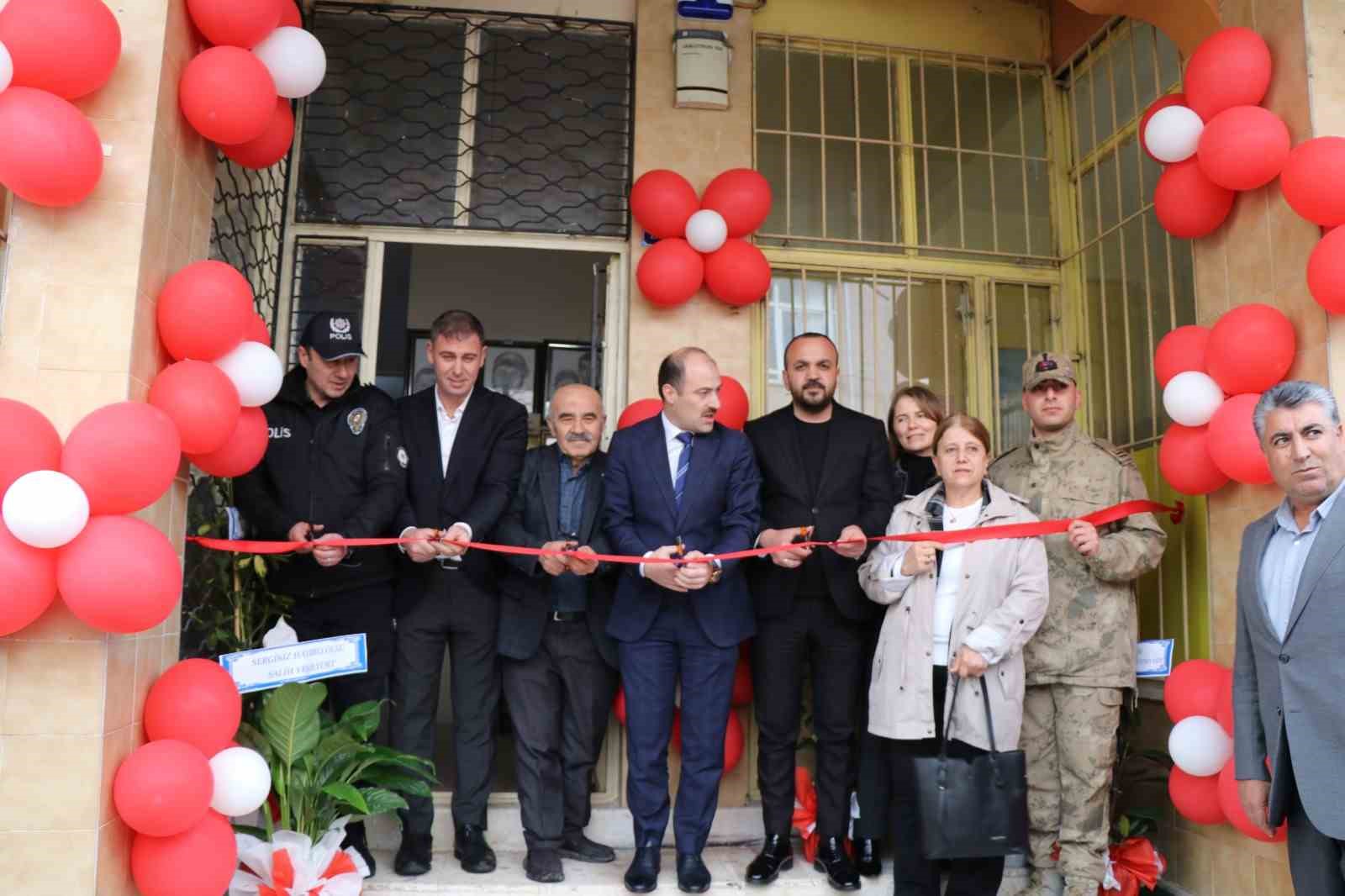 oltu-da-rolyef-ve-karakalem-sergisi-acildi