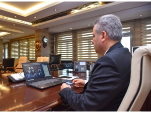 Ağrı Valisi Elban, E-konferans Yoluyla Bin 300 Öğretmene Seslendi