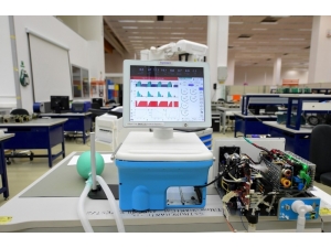 Savunma Sanayii Başkanı Başkanı Demir Yerli Solunum Cihazını İnceledi