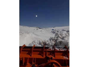 Bayburt-trabzon Arasında Baharda Karla Mücadele