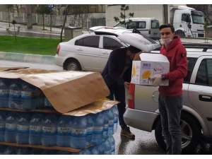 Gönüllülerden İhtiyaç Sahiplerine Gıda Yardımı