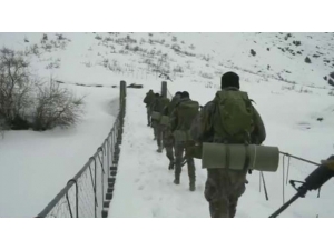 Hakkari Polisinden ‘Uzun İnce Bir Yoldayım’ Klibi