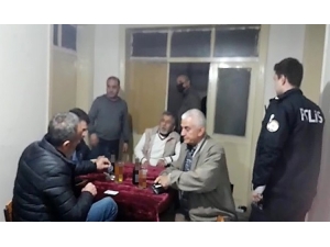 Apartman Dairesini Kahvehaneye Çeviren 13 Kişiye 40 Bin 950 Tl Ceza Kesildi