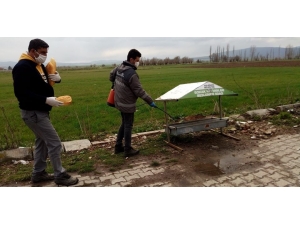 Önce Dezenfekte Ettiler Sonra Yiyecek Bıraktılar