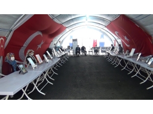 Hdp Önündeki Ailelerin Evlat Nöbeti 221’inci Gününde