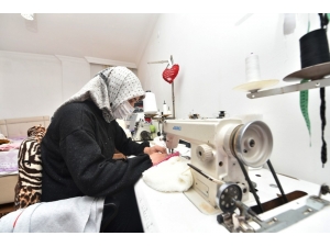 Mamaklı Hanımlar İş Hünerlerini Evde Sergiliyor
