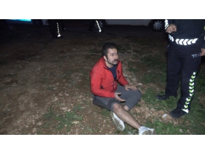 Kaza Yapan Alkollü Sürücü Kaçmak İsterken Bahçe Duvarından Düşüp Yaralandı