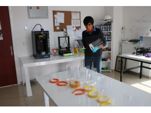 Genç Mühendis Adayından Sağlıkçıları 3d Siperlik