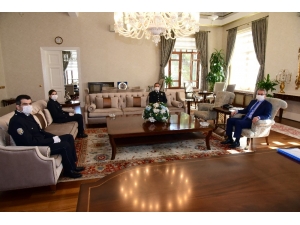 Vali Deniz Emniyet Teşkilatını Kutladı