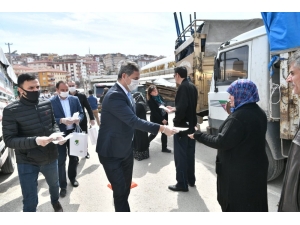Başkan Köse Esnafa Maske Ve Eldiven Dağıttı